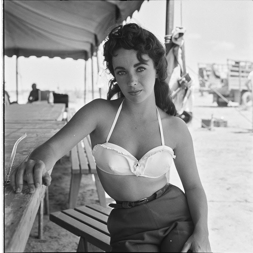 Elizabeth Taylor Behind the Scenes