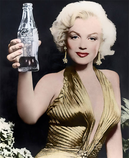 Marilyn Monroe with Coca Cola